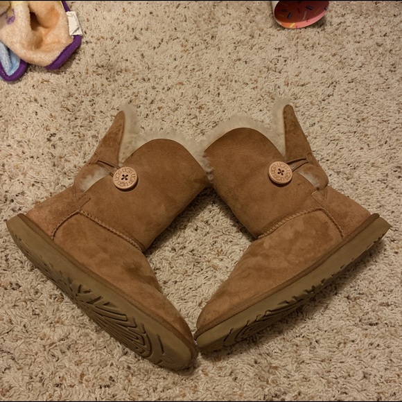 UGG Bailey Button Boot - Picture 4 of 5
